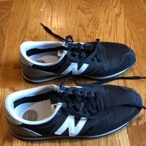 New Balance black shoes barely worn